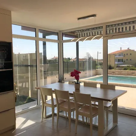 Apartman Robert *