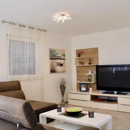 Robert Apartman *
